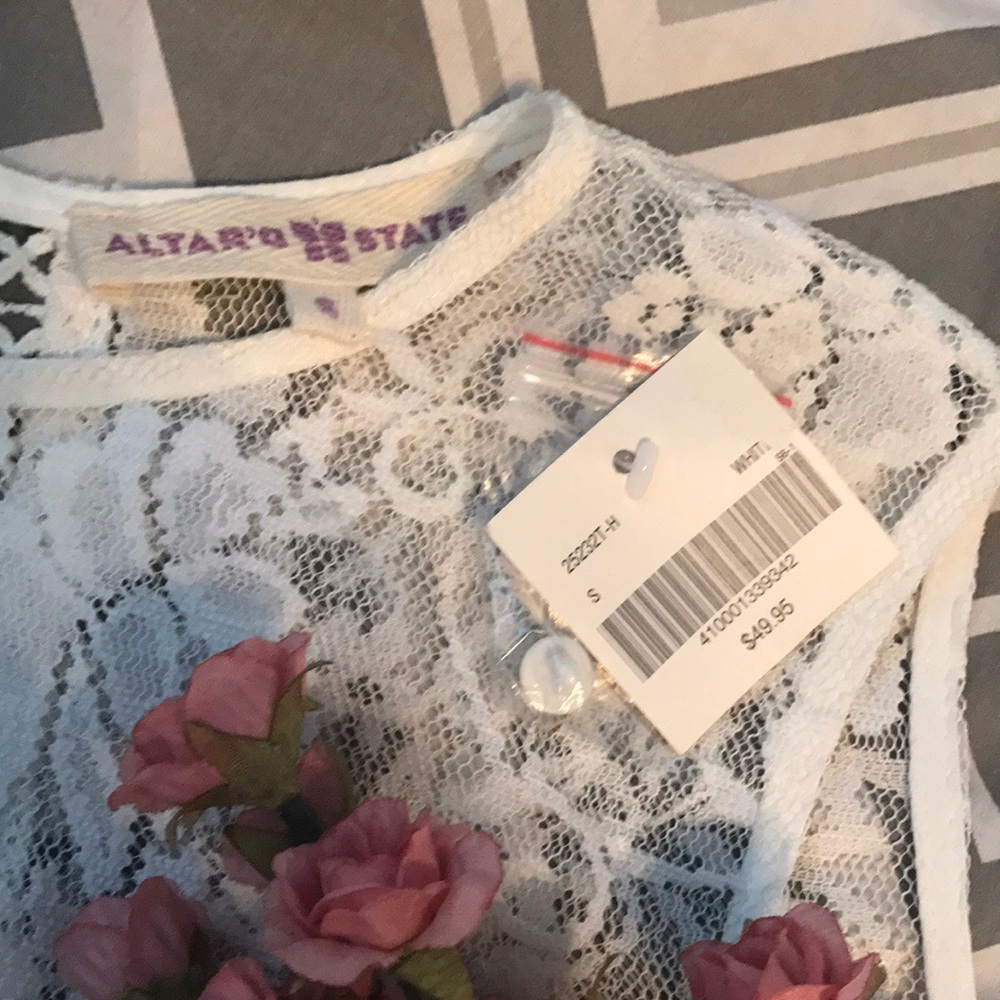 Beautiful lacy white top - Picture 4 of 6